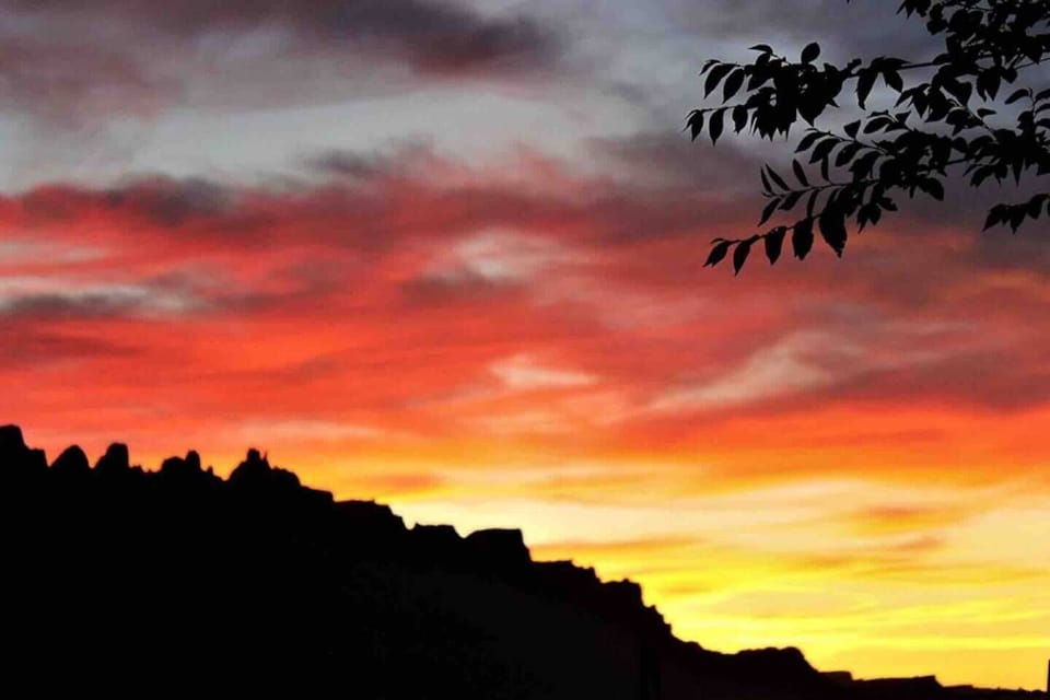Beautiful Views, Walking Distance to hiking trails.