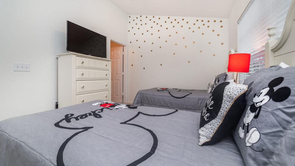 Bedroom 2 (Angle)