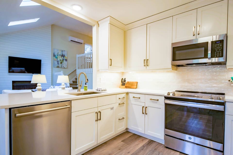 There's plenty of room in the spacious kitchen for your family to prepare their meals.