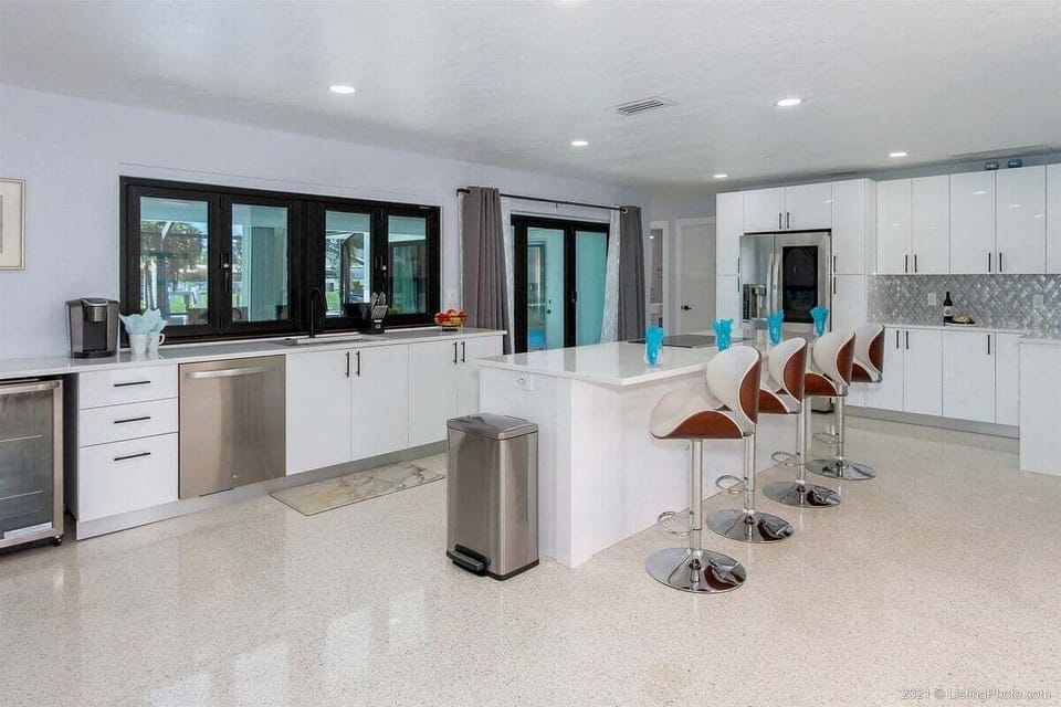Large Open Kitchen Great For Entertaining