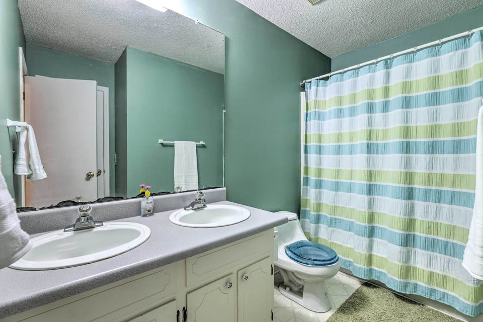 Full Bathroom | 1st Floor