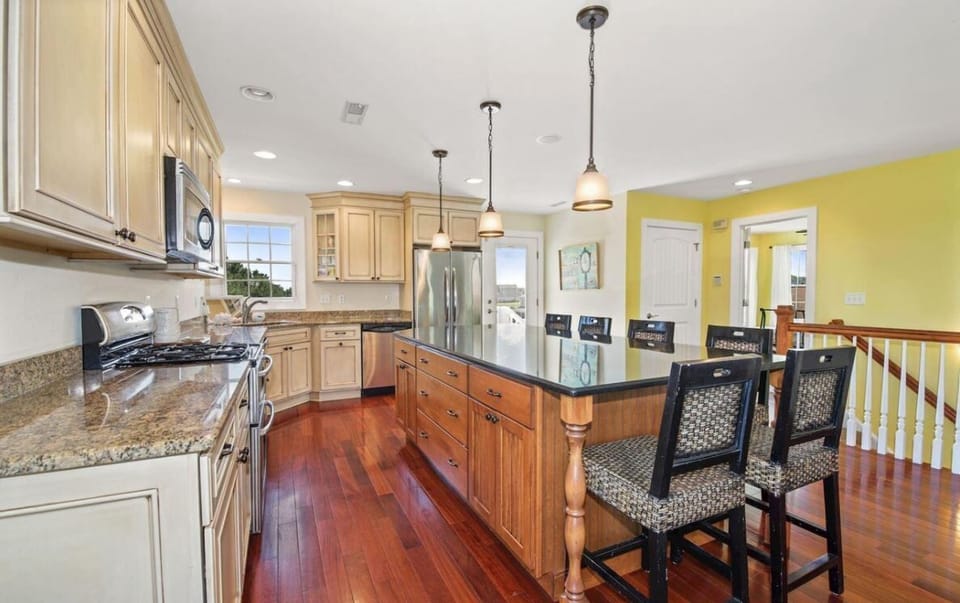 Kitchen Bar 2