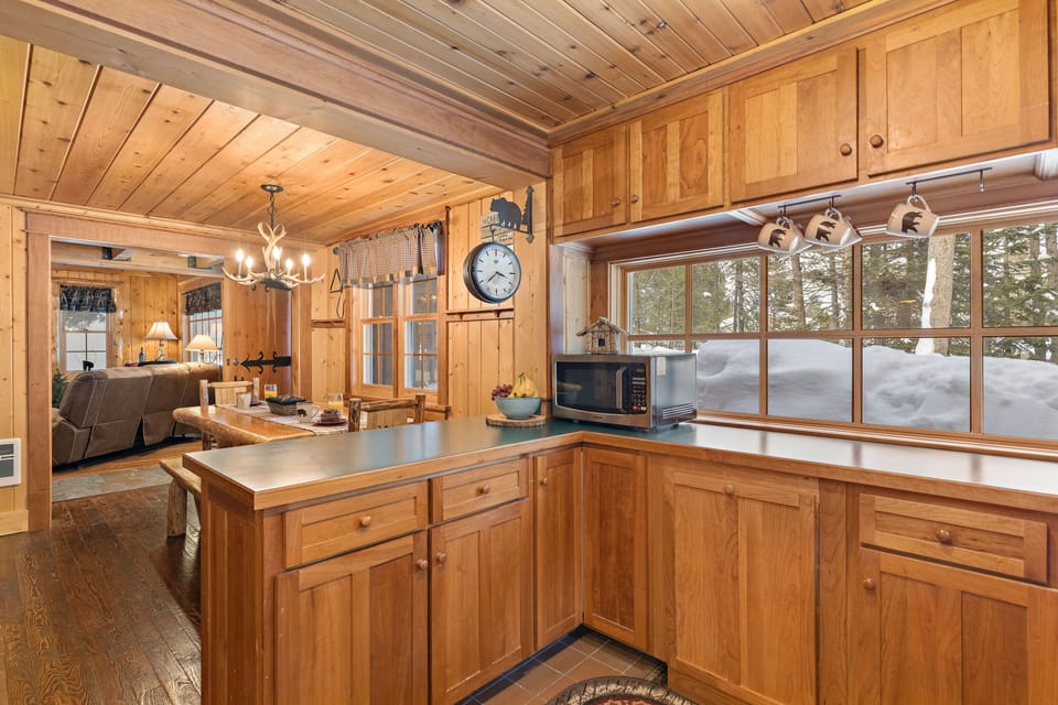 Double Loop ~ MAIN CABIN (TWO CABINS ON PROPERTY: MAIN CABIN AVAILABLE YEAR-ROUND AND SLEEPS 7 PEOPLE. ADDITIONAL CABIN AVAILABLE IN SUMMER ONLY AND SLEEPS ADDITIONAL 4 PEOPLE.)