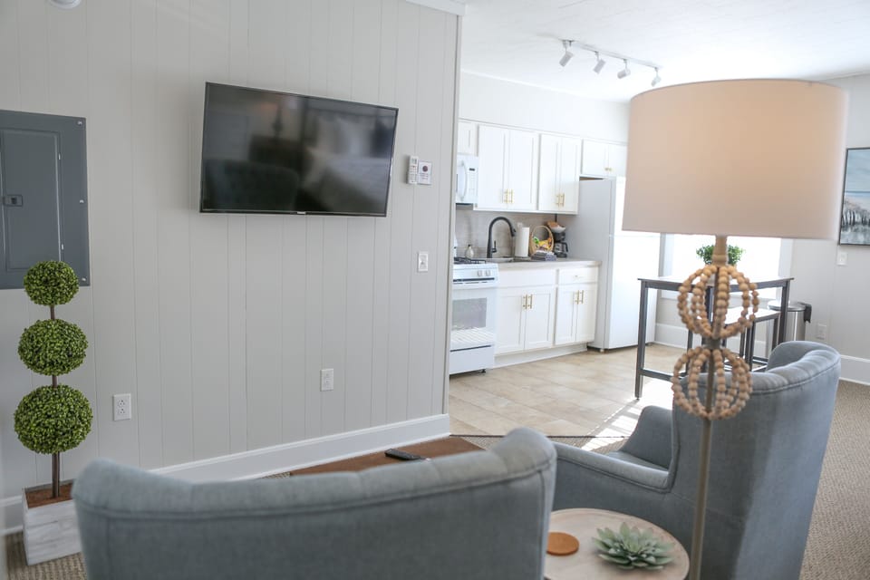 Smart Tv, bring your passwords for Netflix and more. No cable provided. 