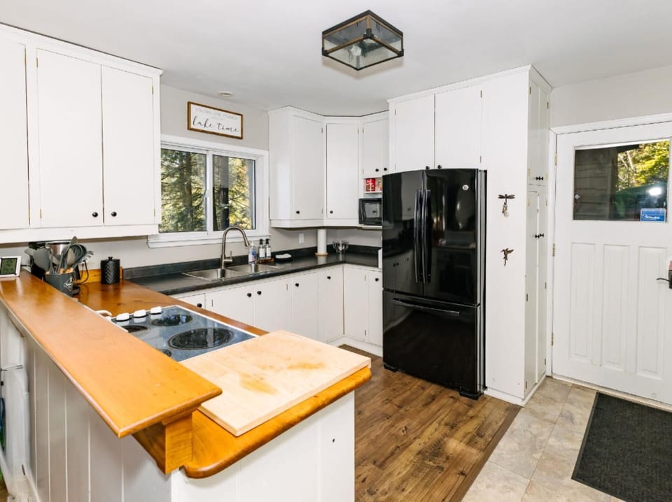Kitchen Facing Side Door Entrance