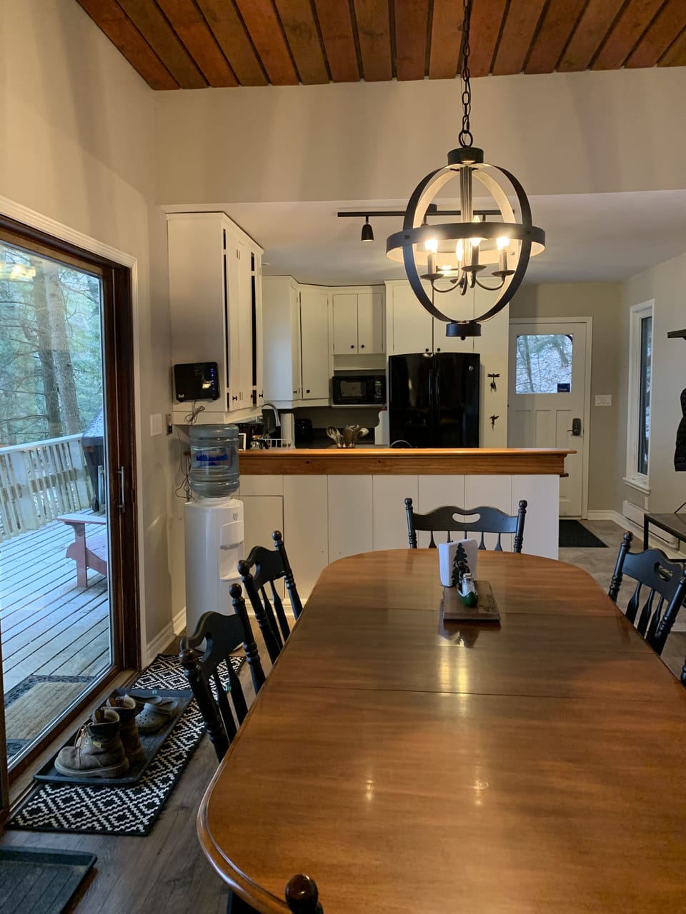 Dining to Kitchen 
