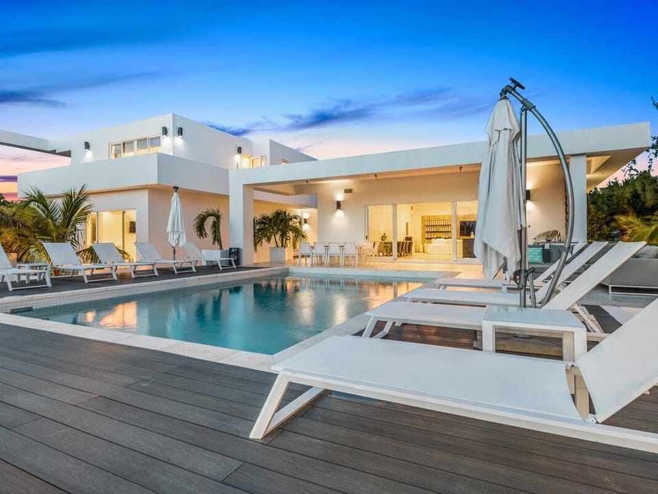 The Stunning View of Sand and Sea villa, swimming pool and pool loungers 