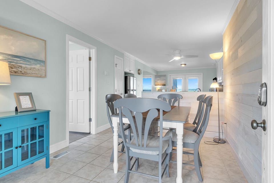 Dining Area - South