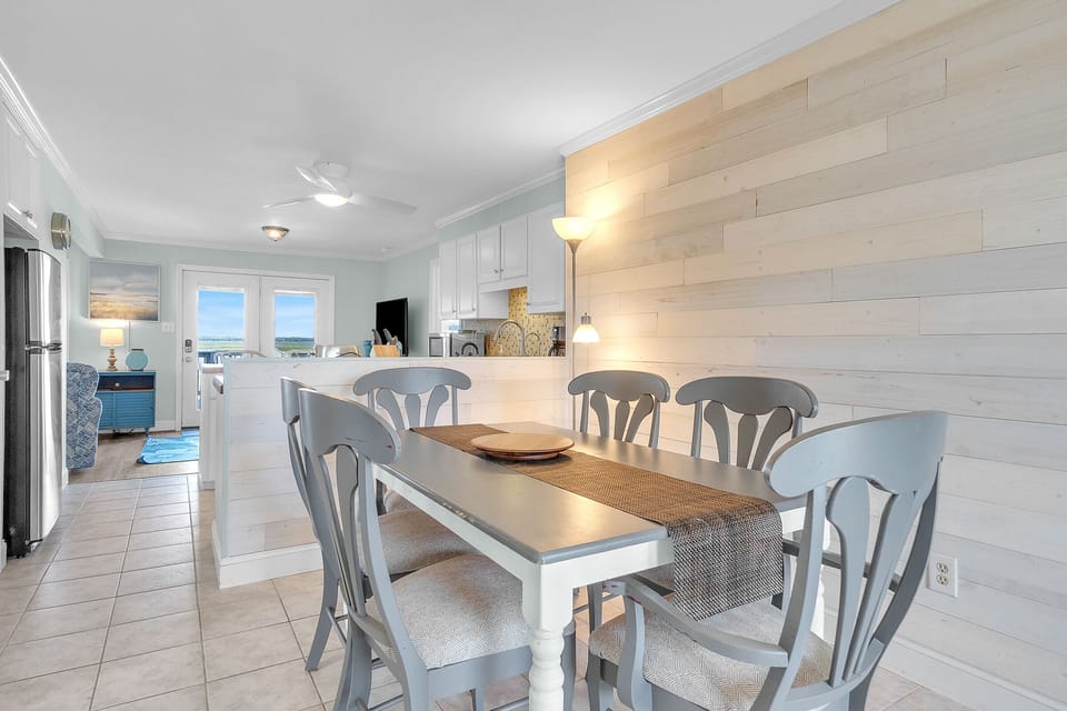Dining Area - South