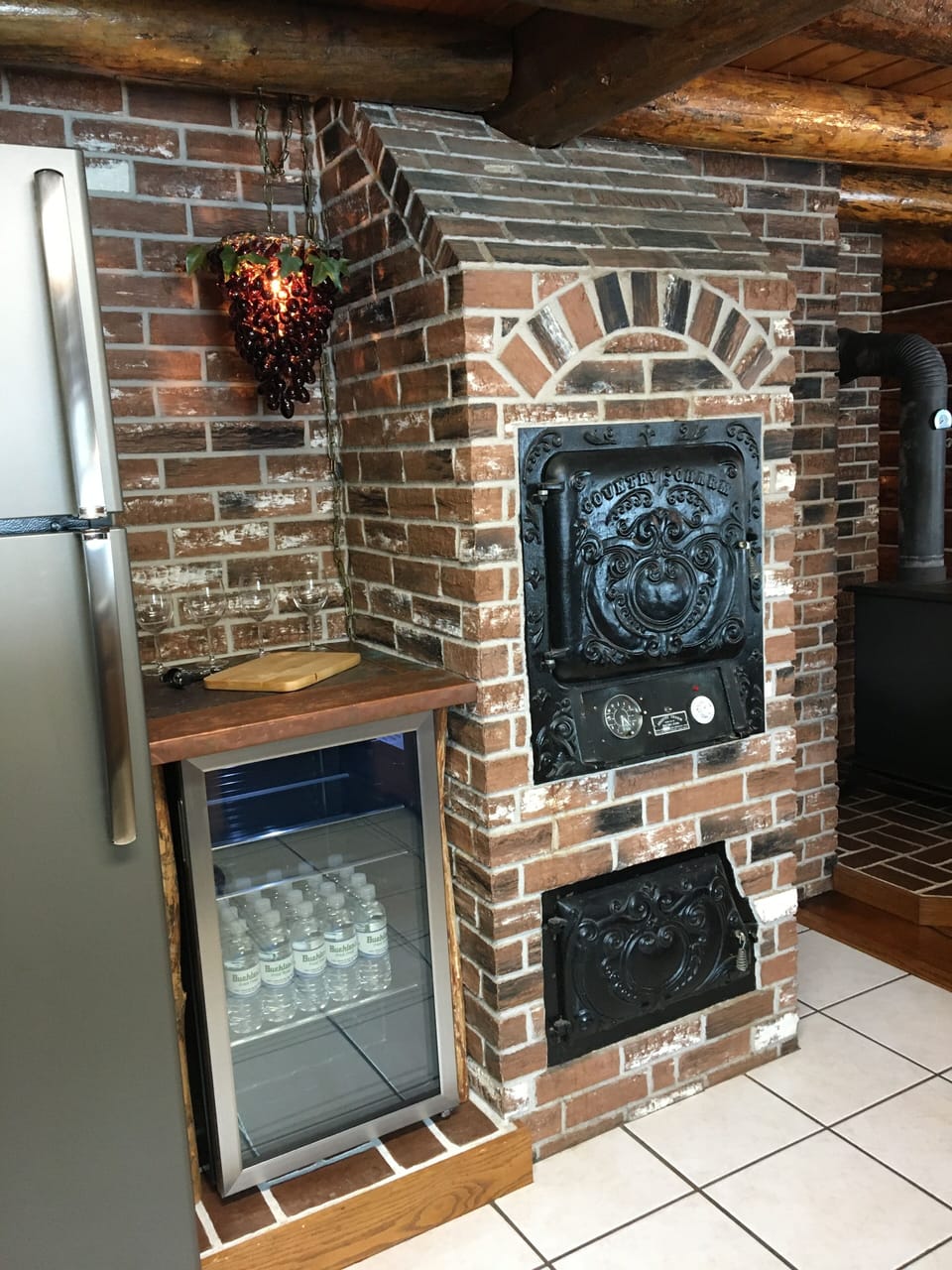 Kitchen wine bar