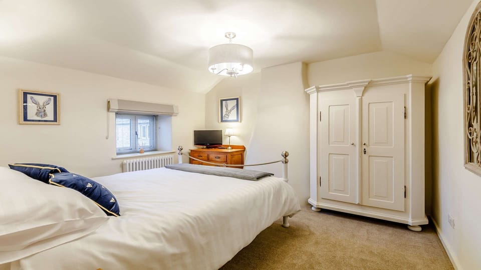 Wood Cottage Bedroom- StayCotswold
