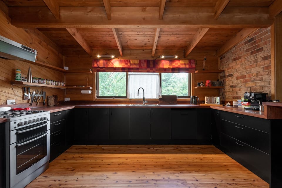 Always in the kitchen at parties? Lots of space!