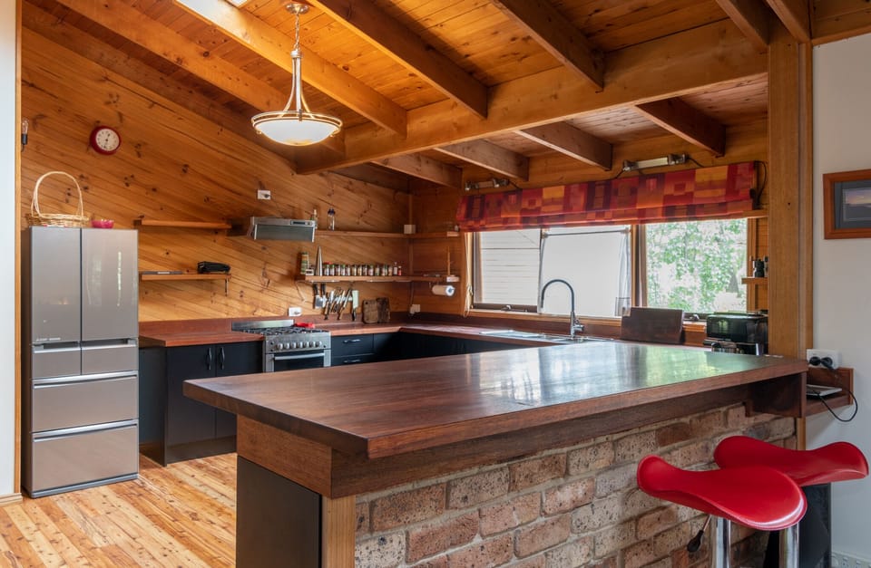 Open plan, large kitchen; informal dining