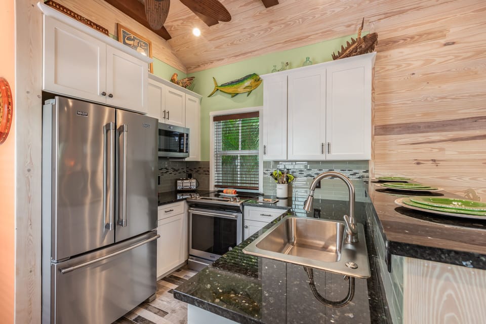 Updated and fully equipped kitchen