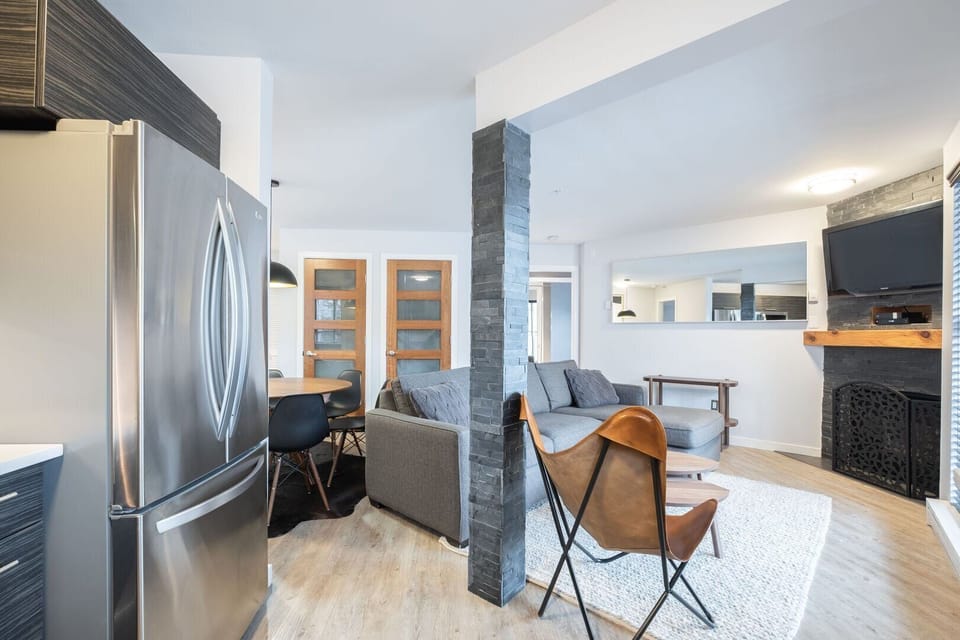 Living area: Pull out sofa