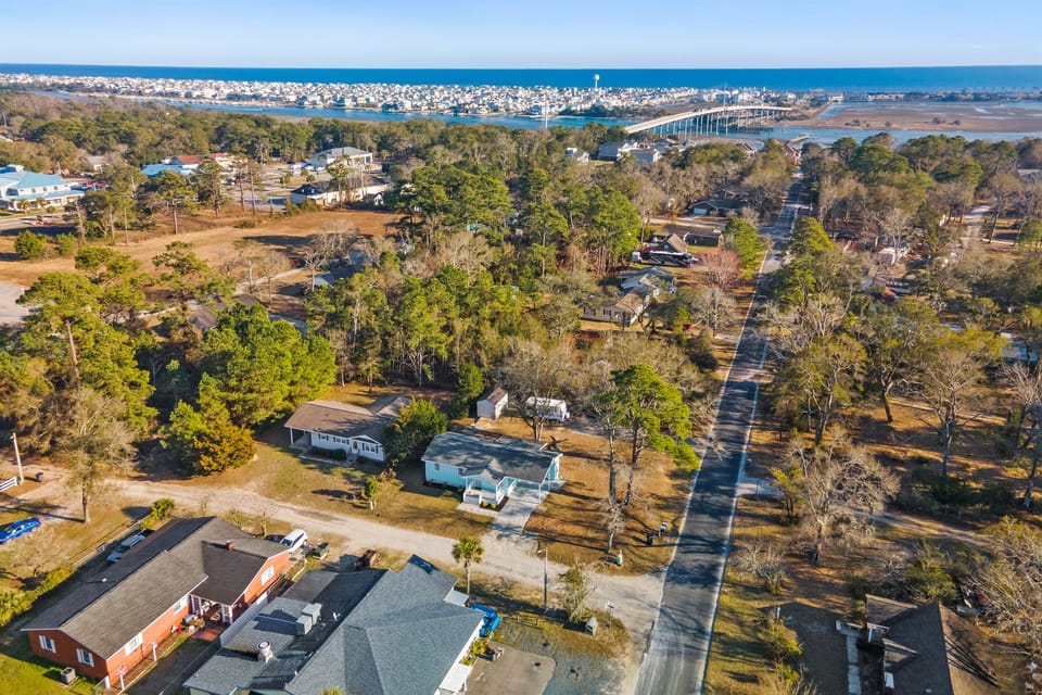 🐢 2 minutes to the beach, 1 minute to tacos, and 0 regrets. It’s giving walkable. It’s giving beachy. It’s giving shell yeah.