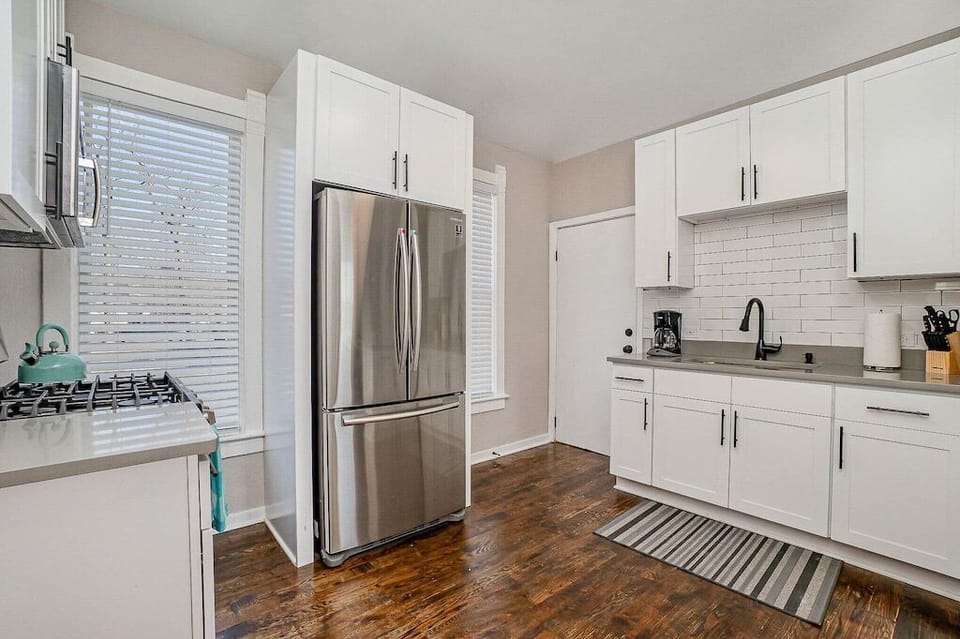 Fully updated kitchen with everything you need to prepare a good meal!