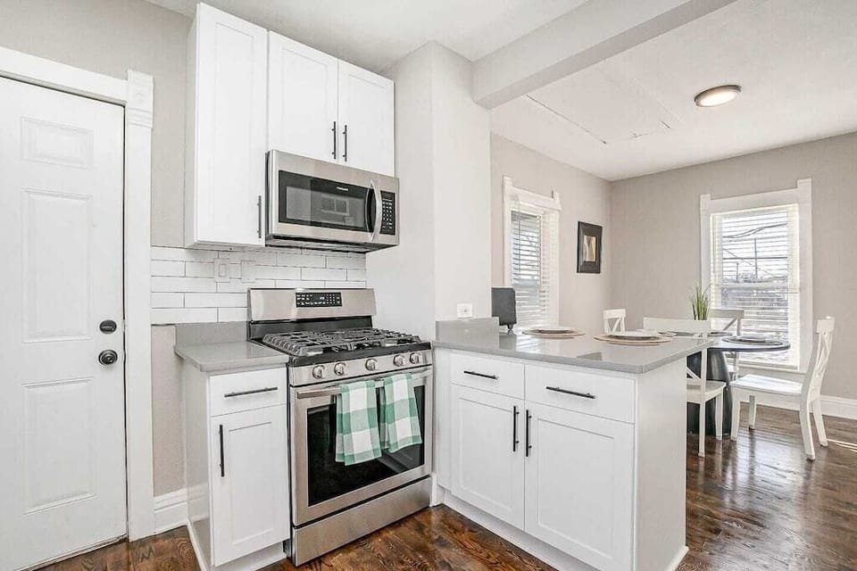 Fully updated kitchen with everything you need to prepare a good meal!