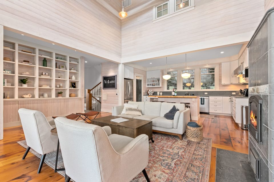 Living area with vaulted ceilings 