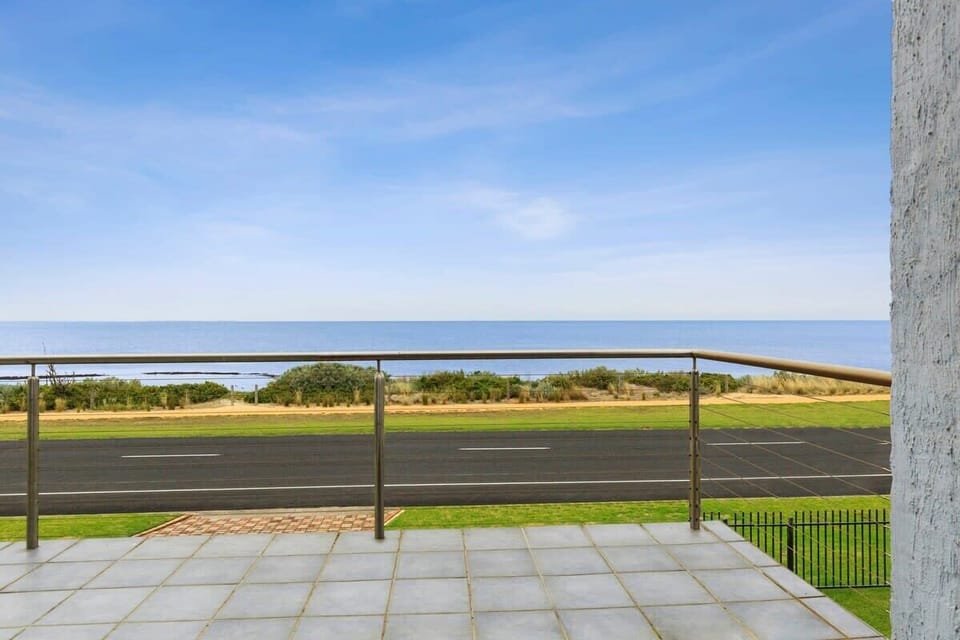 Situated on the shores of Half Moon Bay, this beautifully presented home boasts absolute bay frontage
