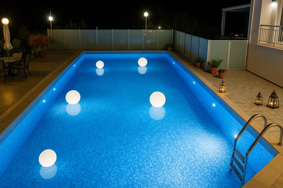 Private Swimming Pool – Sun-Soaked and Fully Equipped
Ideal for cooling off during the day, the pool area includes loungers and outdoor lighting.