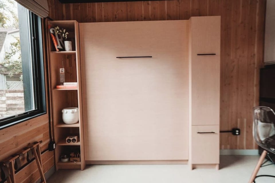 Easy to use murphy-bed