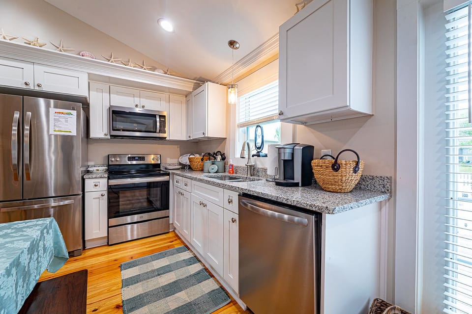 Stainless steel appliances and fully stocked kitchen w/ Keurig Coffee maker