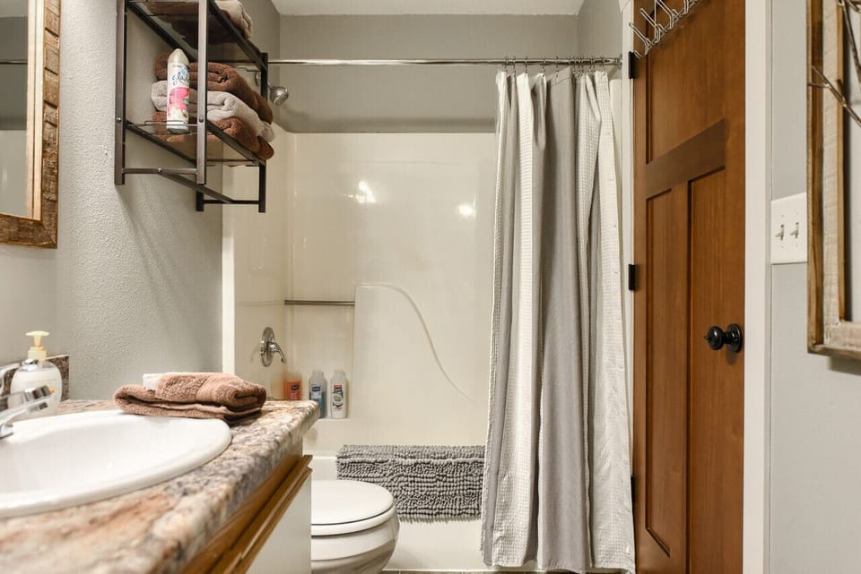 Full Bathroom