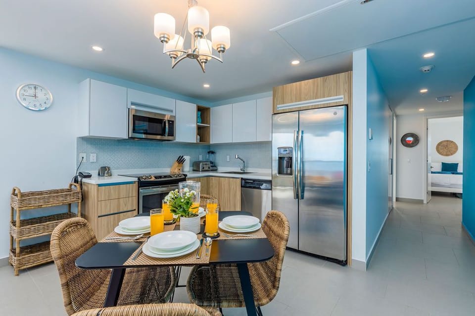 Dining & Kitchen Area