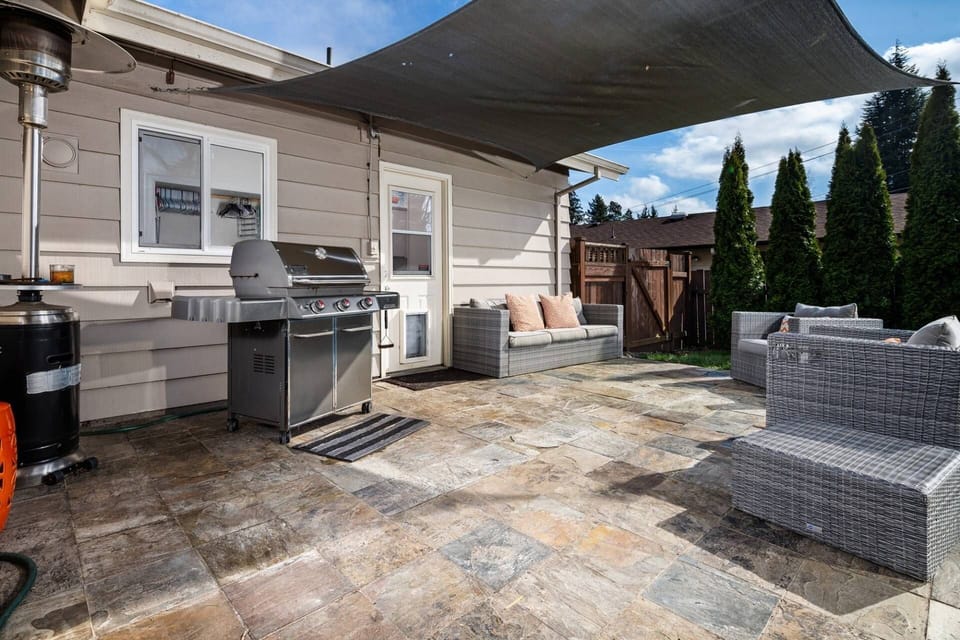 Beautiful house and yard. Relaxing outdoor furniture, and close to a lot.  -Gabriel