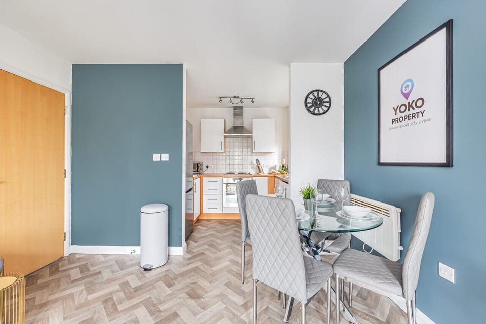 Dining area with seating for up to 4 guests