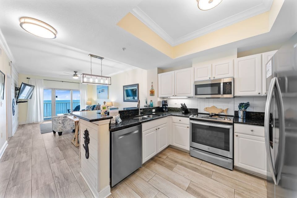 9 Crystal Tower 1805 Kitchen