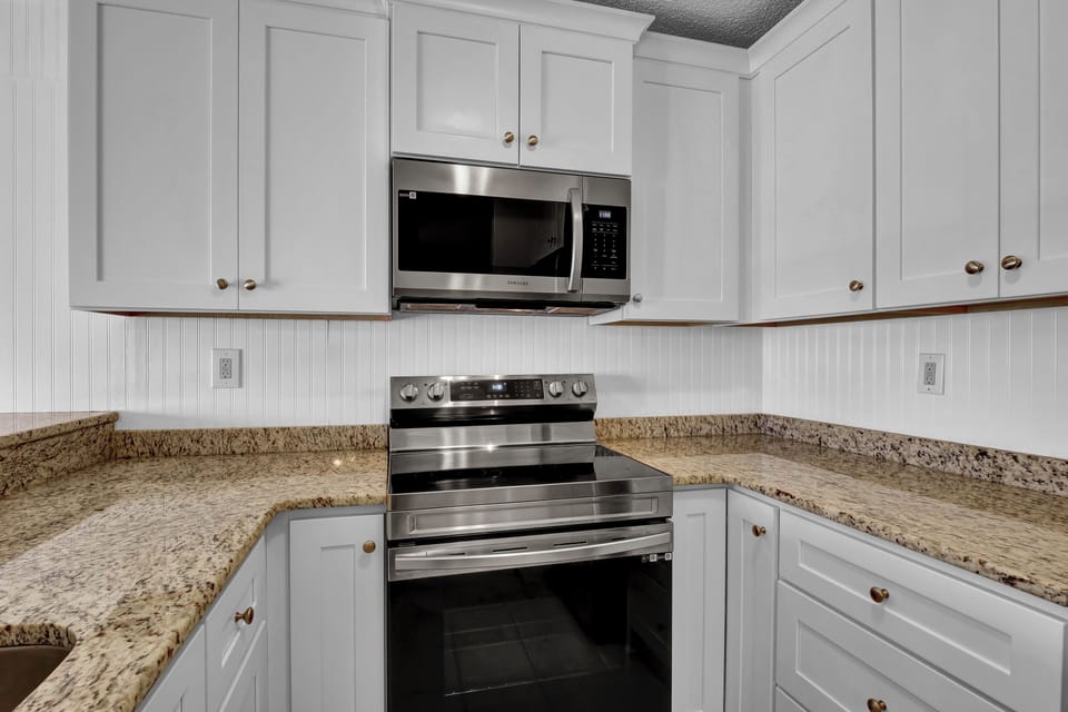 Kitchen (fully stocked)