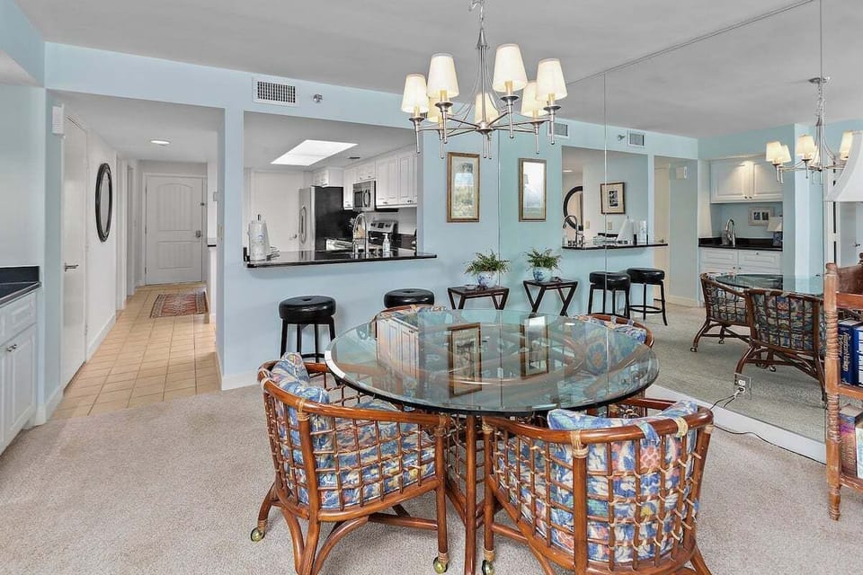 North Breakers 201 - Dining Space