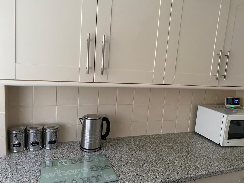 Kitchen - Barley 2 Holiday Let  St Neots