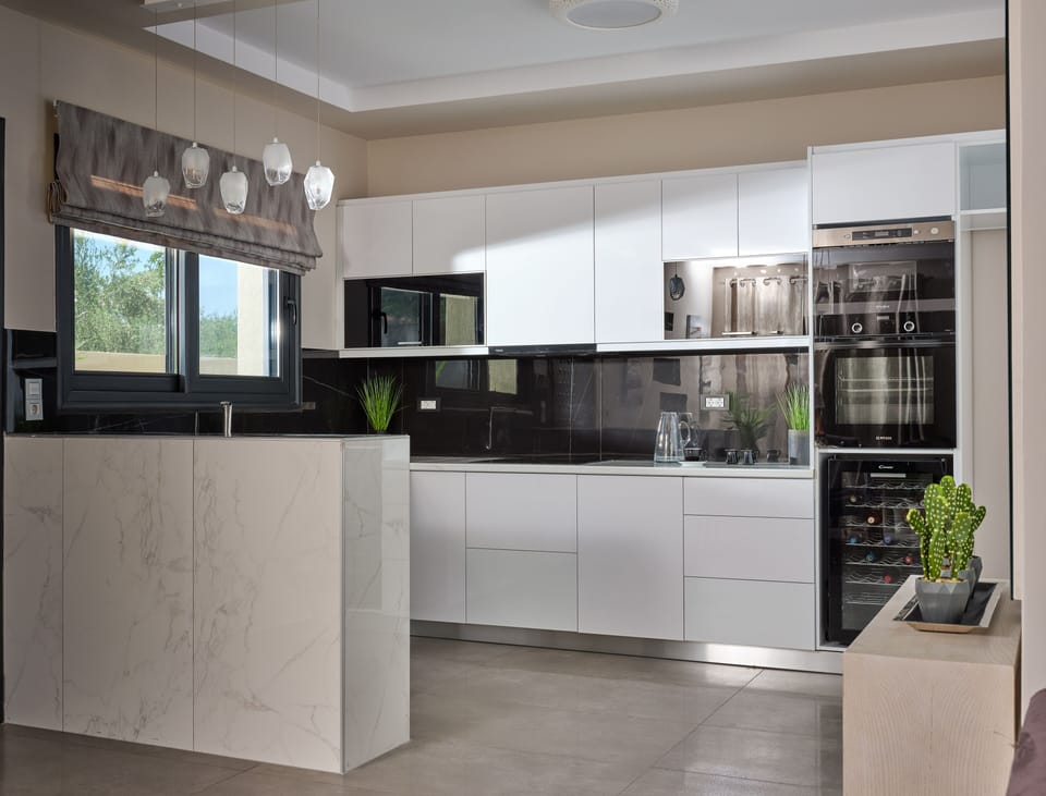 Featuring a fully equiped kitchen for culinary wonders. 