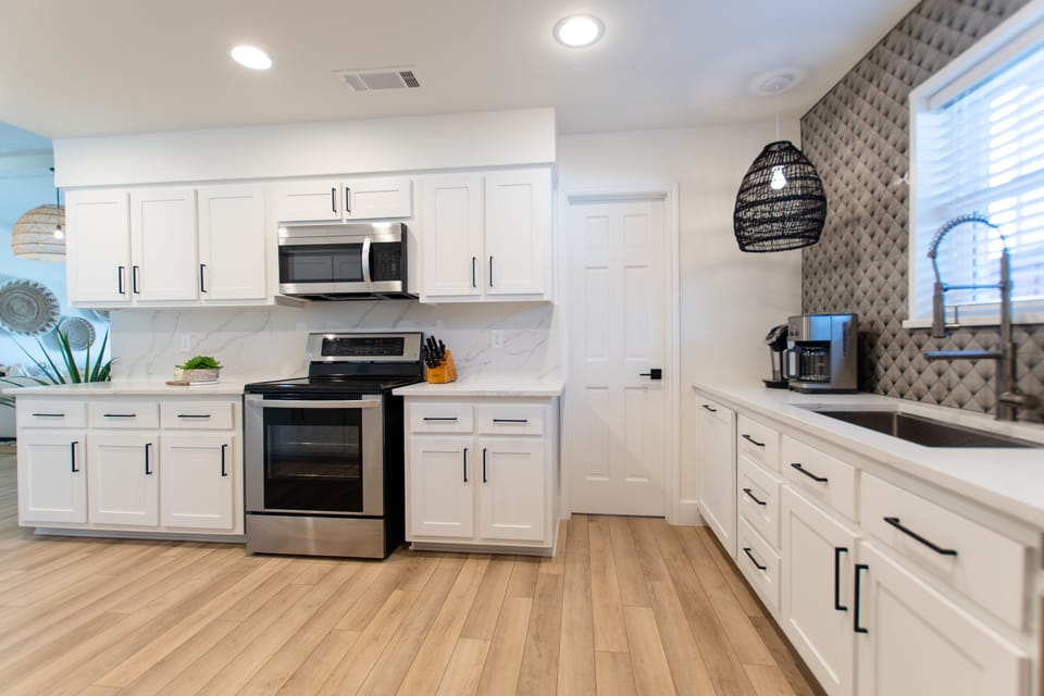 Kitchen - Keurig & Coffee Pot