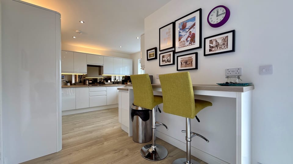 Workn station with usb plugs