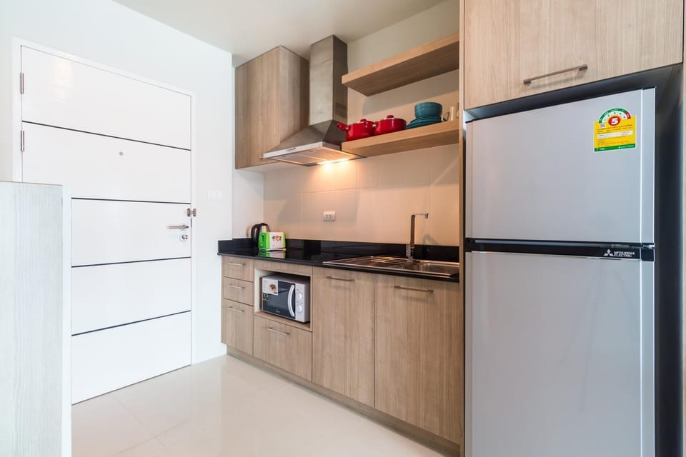 U606 - Convenient Patong apt for 3 ppl, pool & gym (2129)