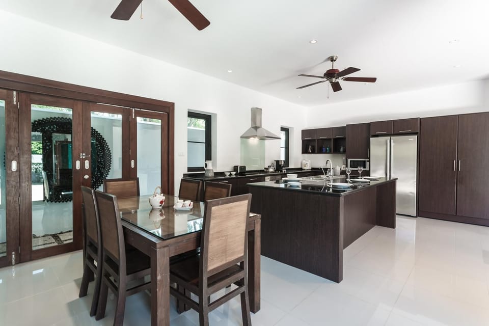 Frangipani large pool villa - garden, BBQ & maid (600)