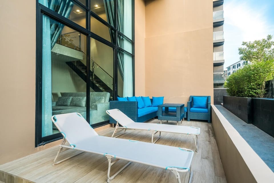 Pool access duplex in Surin condo for 4 people (4293)