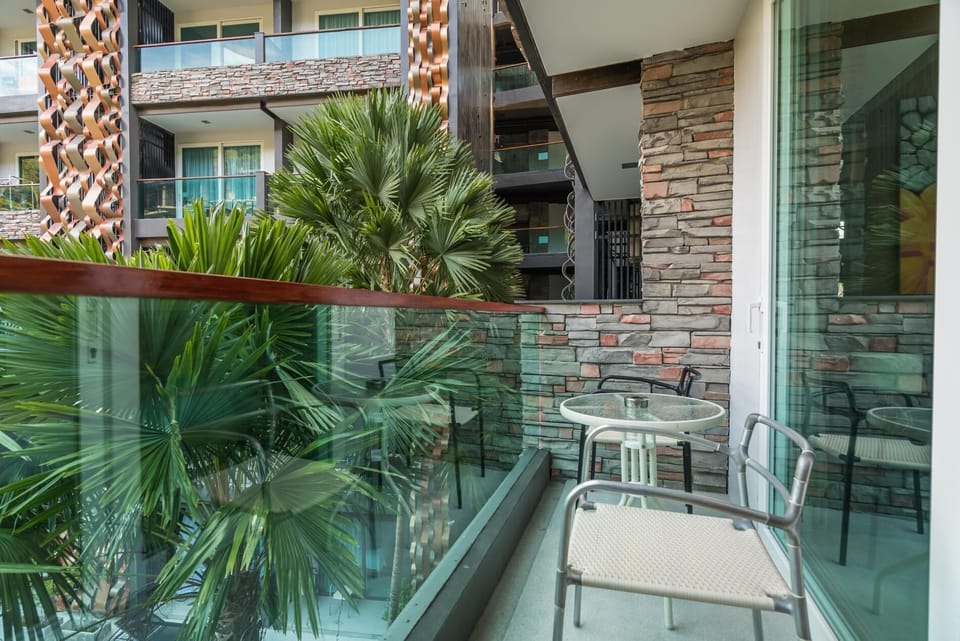ET414 - Charming pool view studio in Patong (5989)