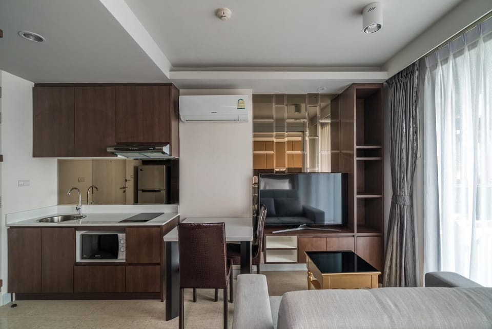 Aristo 522 - cozy studio near beach, 3 pools, gym (4579)