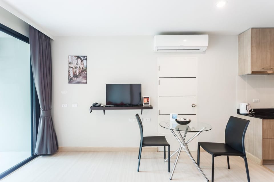 U208 - Patong Studio with kitchen, pool & patio (2083)