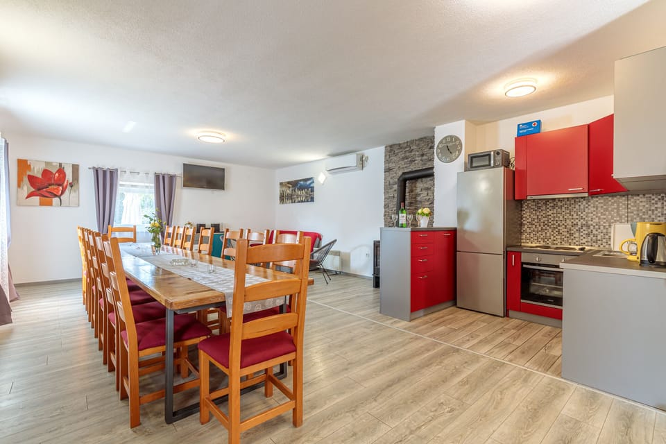 Living room with kitchen and dining table