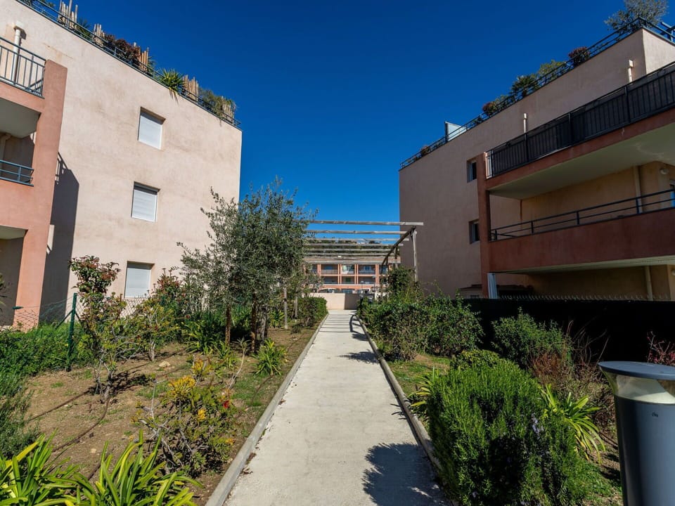 Plant, Sky, Building, Window, Urban Design, Condominium, Neighbourhood, Residential Area, Road Surface, Facade