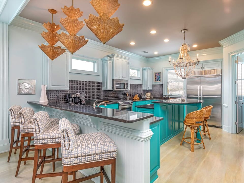 Kitchen w. Breakfast Bar