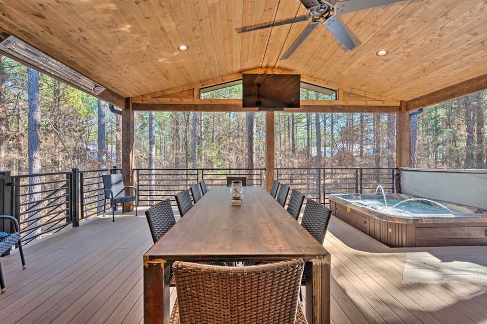 Private Patio | Smart TV
