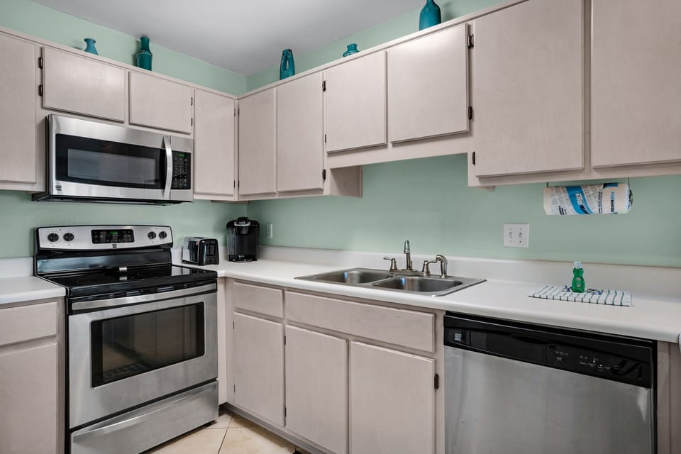 Full kitchen