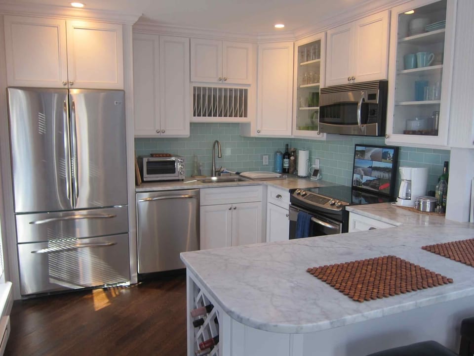 Sun-filled brand new kitchen
